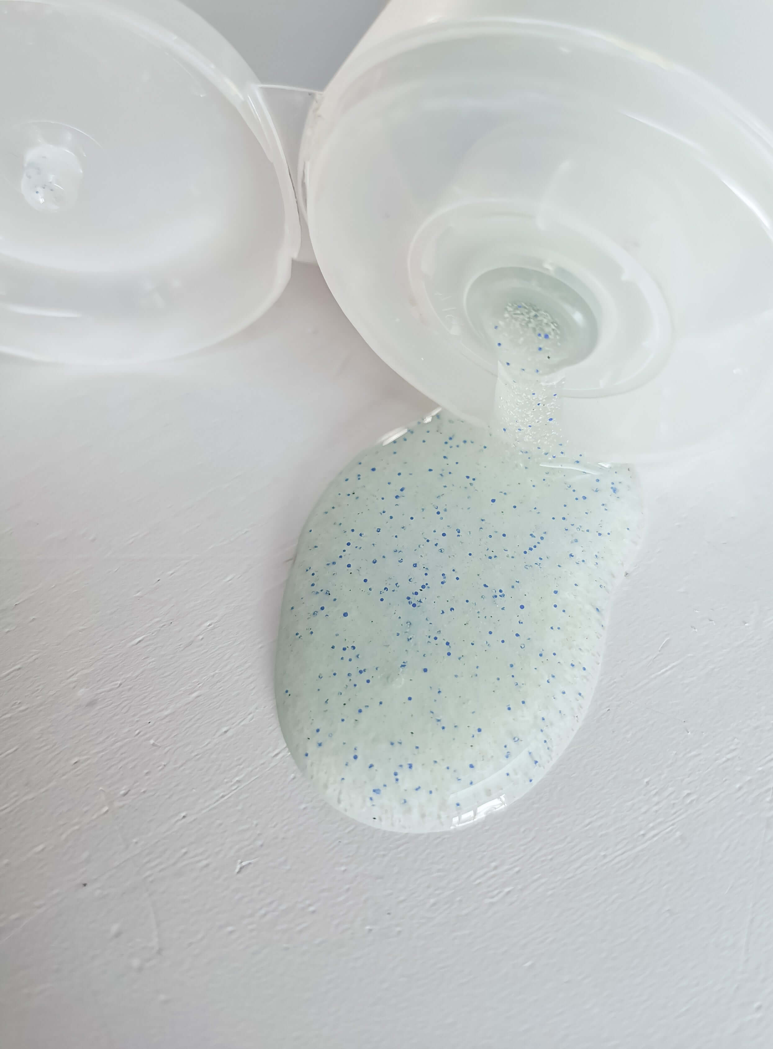 Mikroplastik in Kosmetik: Kleine Partikel, großes Problem