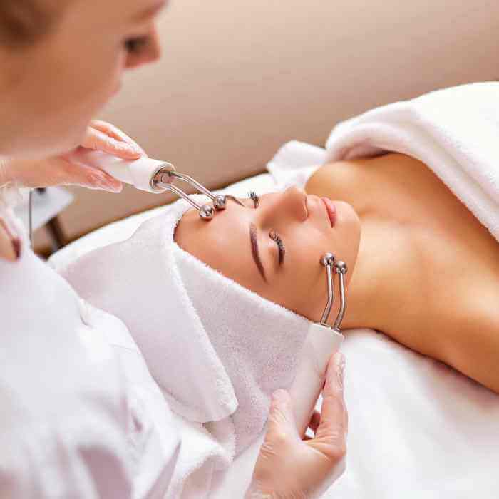 Microcurrent Facial: Hautpflege unter Strom