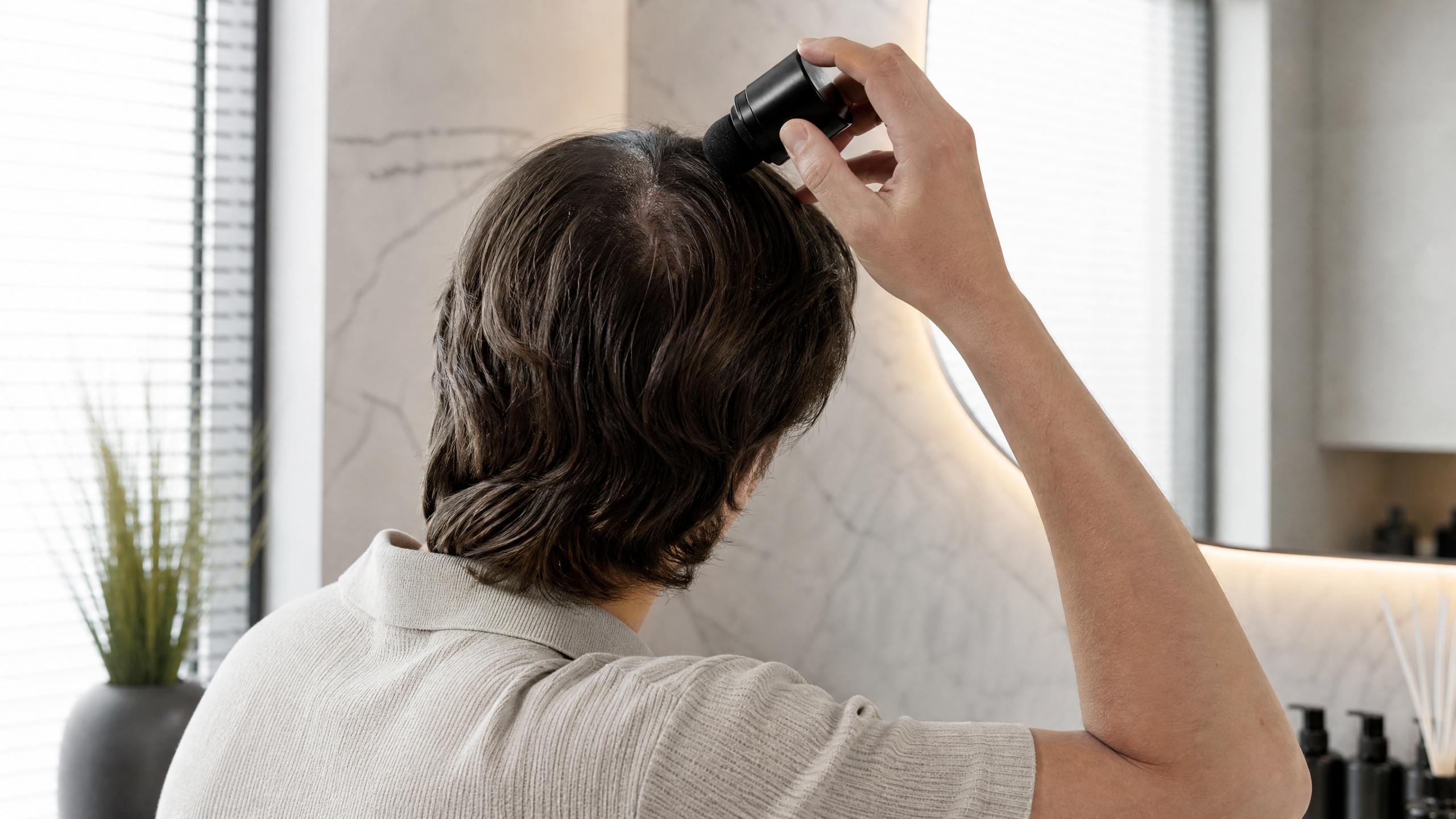 Soforthilfe bei lichtem Haar: Warum KÖ-HAIR Streuhaar 2026 zum unverzichtbaren Styling-Tool wird